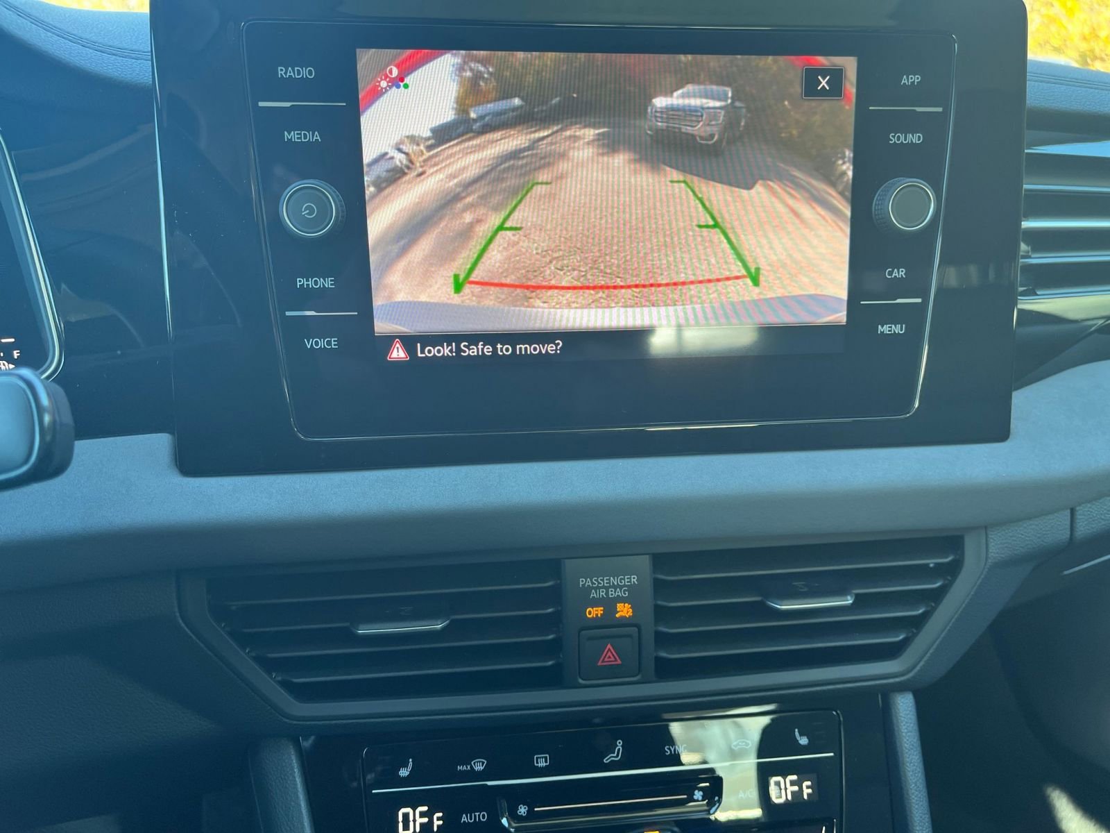 Used 2025 Volkswagen Jetta SE image 17