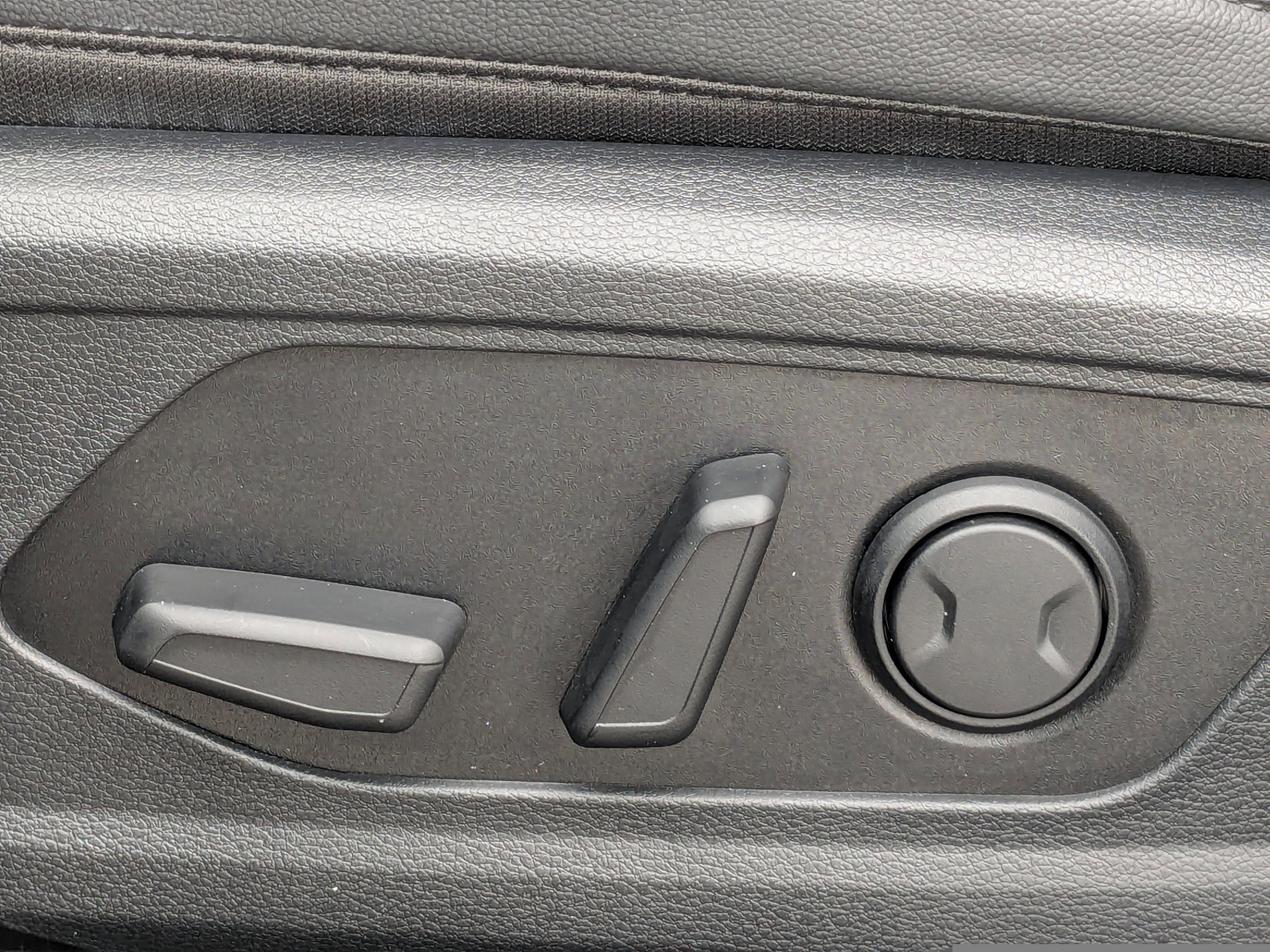 Used 2024 Kia Sportage EX image 25