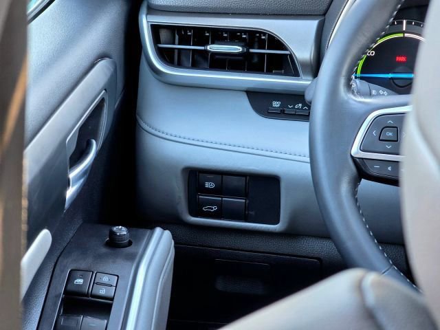 Used 2020 Toyota Highlander XLE AWD/4WD image 16