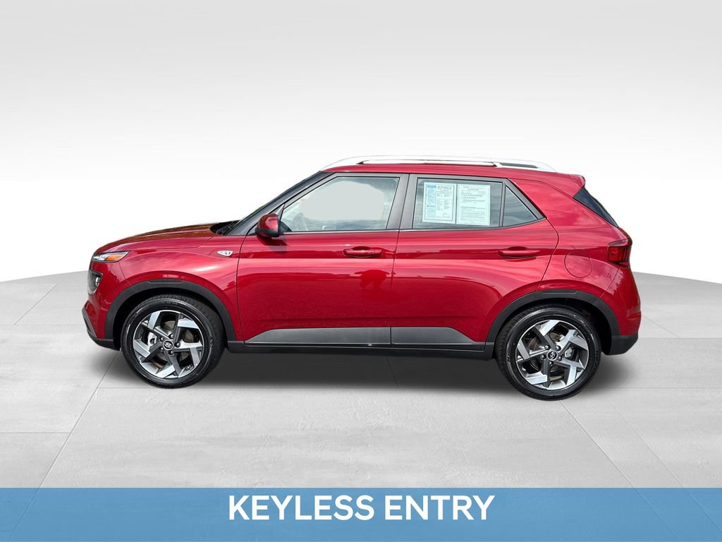 Used 2025 Hyundai Venue SEL FWD image 3
