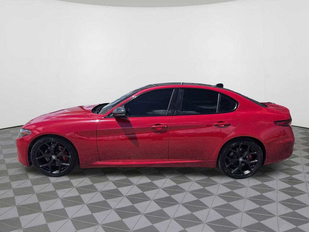 Used 2020 Alfa Romeo Giulia w/ Nero Edizione RWD image 12