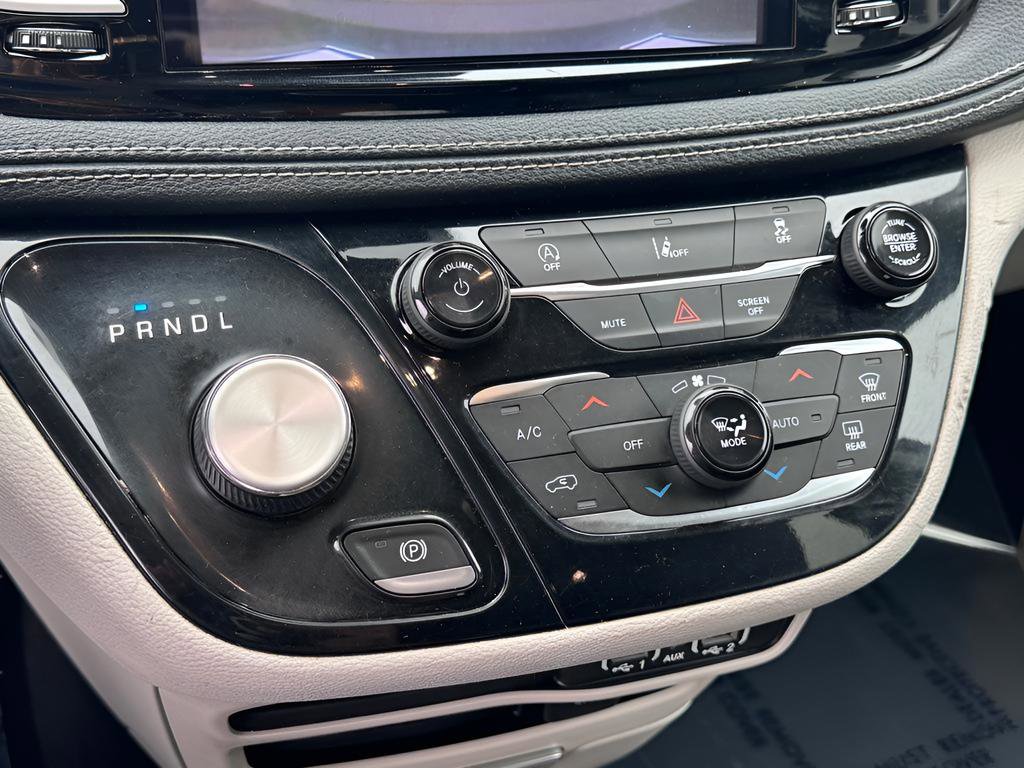 Used 2022 Chrysler Pacifica Touring-L FWD image 18
