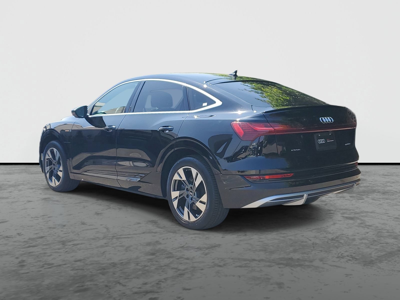 Used 2022 Audi e-tron Prestige w/ Prestige Package AWD/4WD image 3