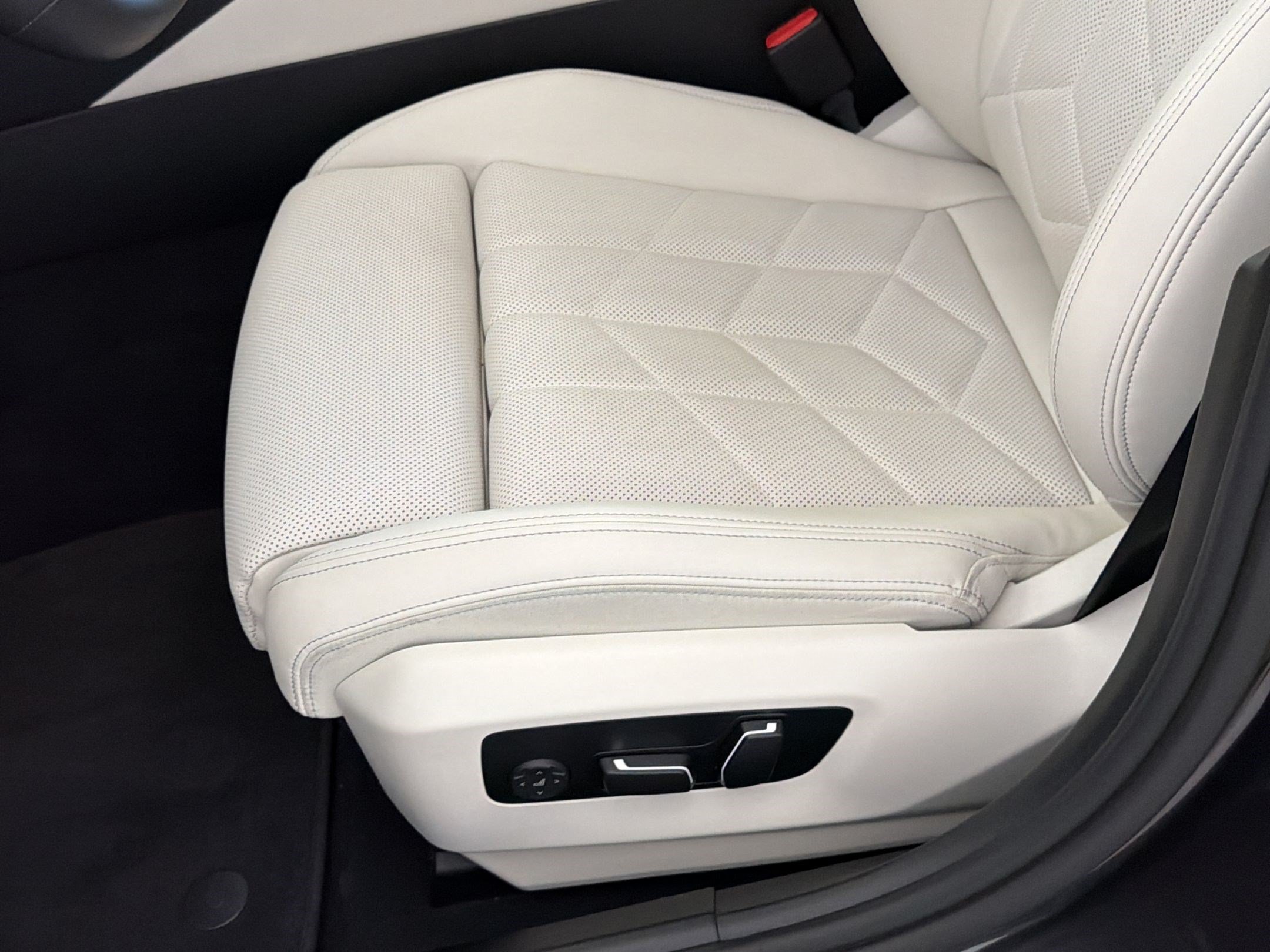 Used 2024 BMW i5 eDrive40i w/ M Sport Package RWD image 15
