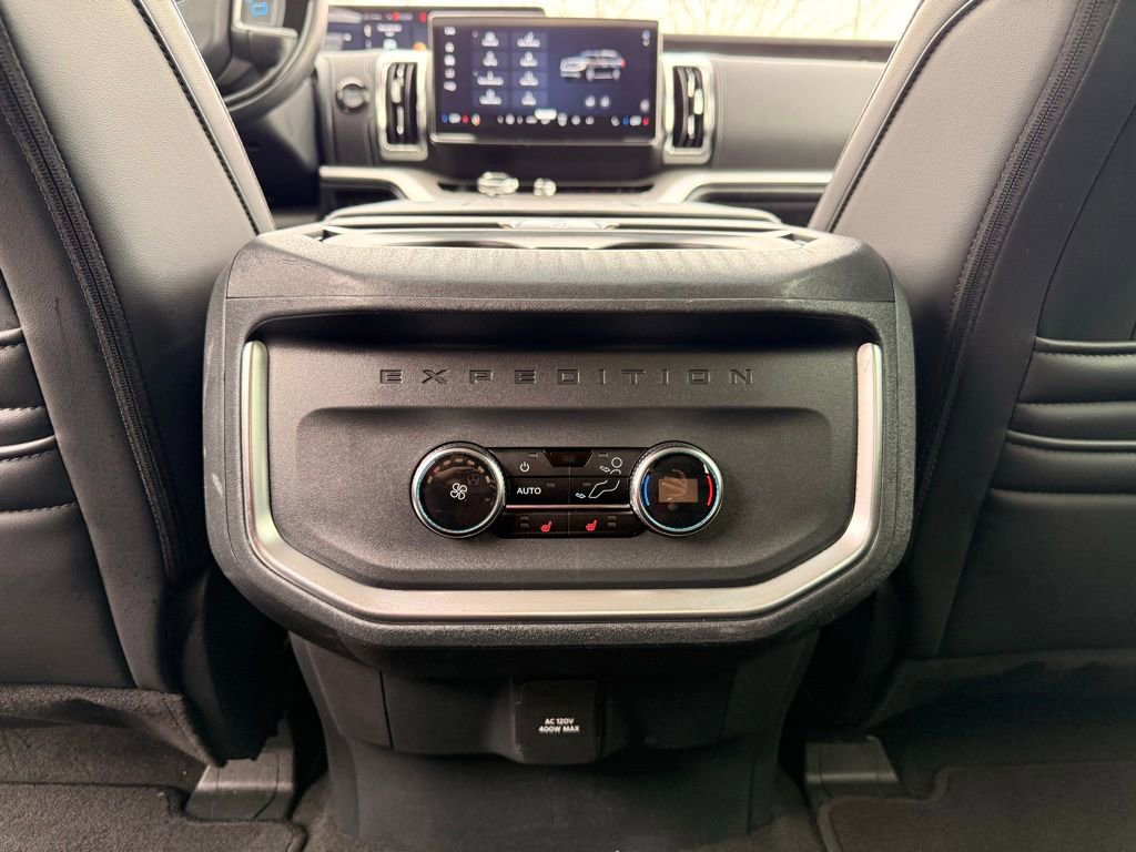 Used 2025 Ford Expedition Platinum image 39