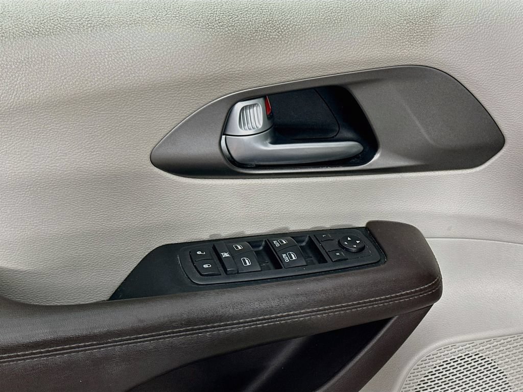 Certified 2018 Chrysler Pacifica Touring-L FWD image 24
