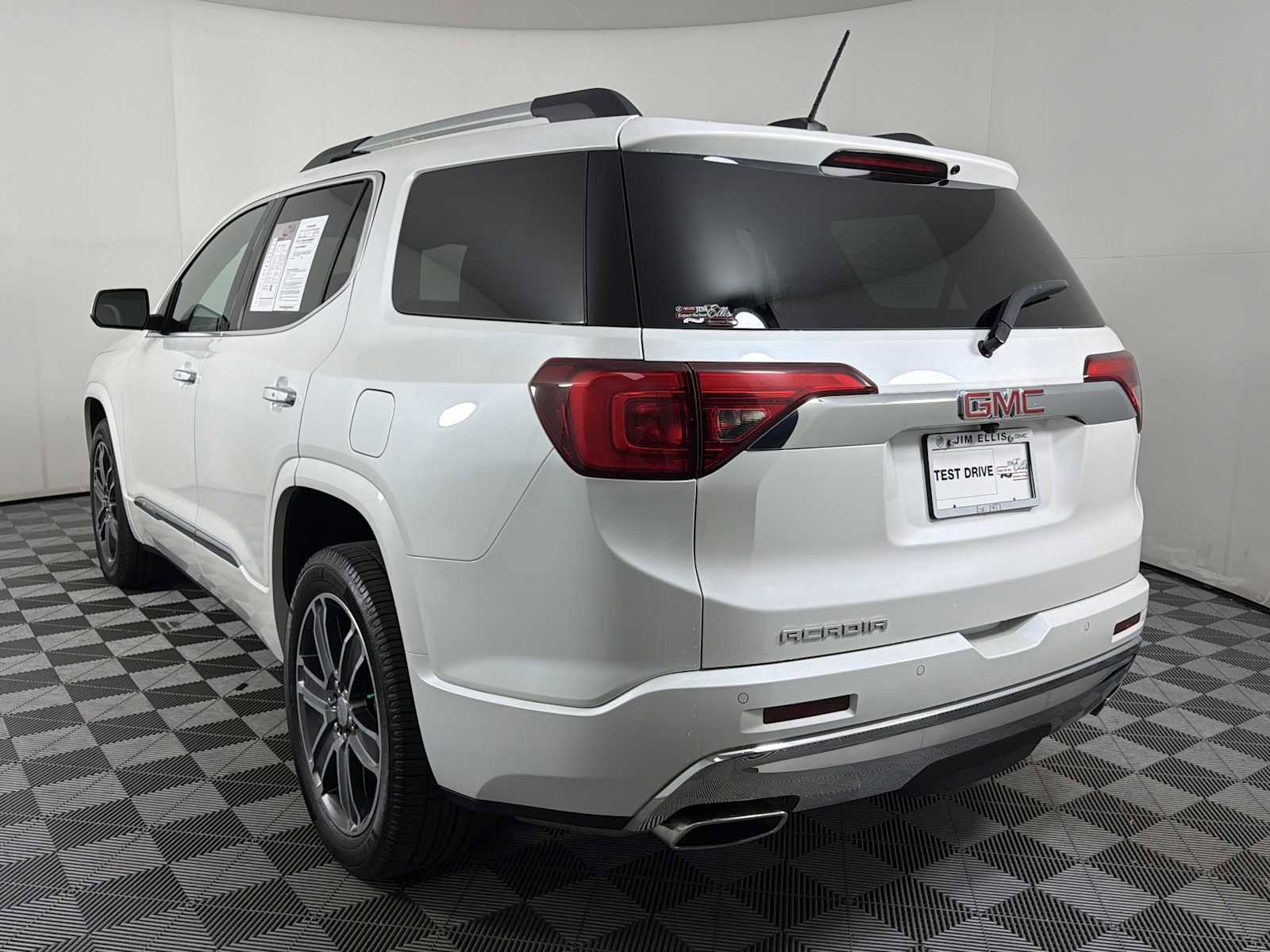 Used 2018 GMC Acadia Denali w/ Technology Package image 4