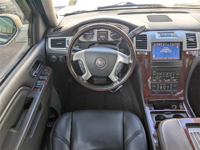 Used 2014 Cadillac Escalade Luxury image 19