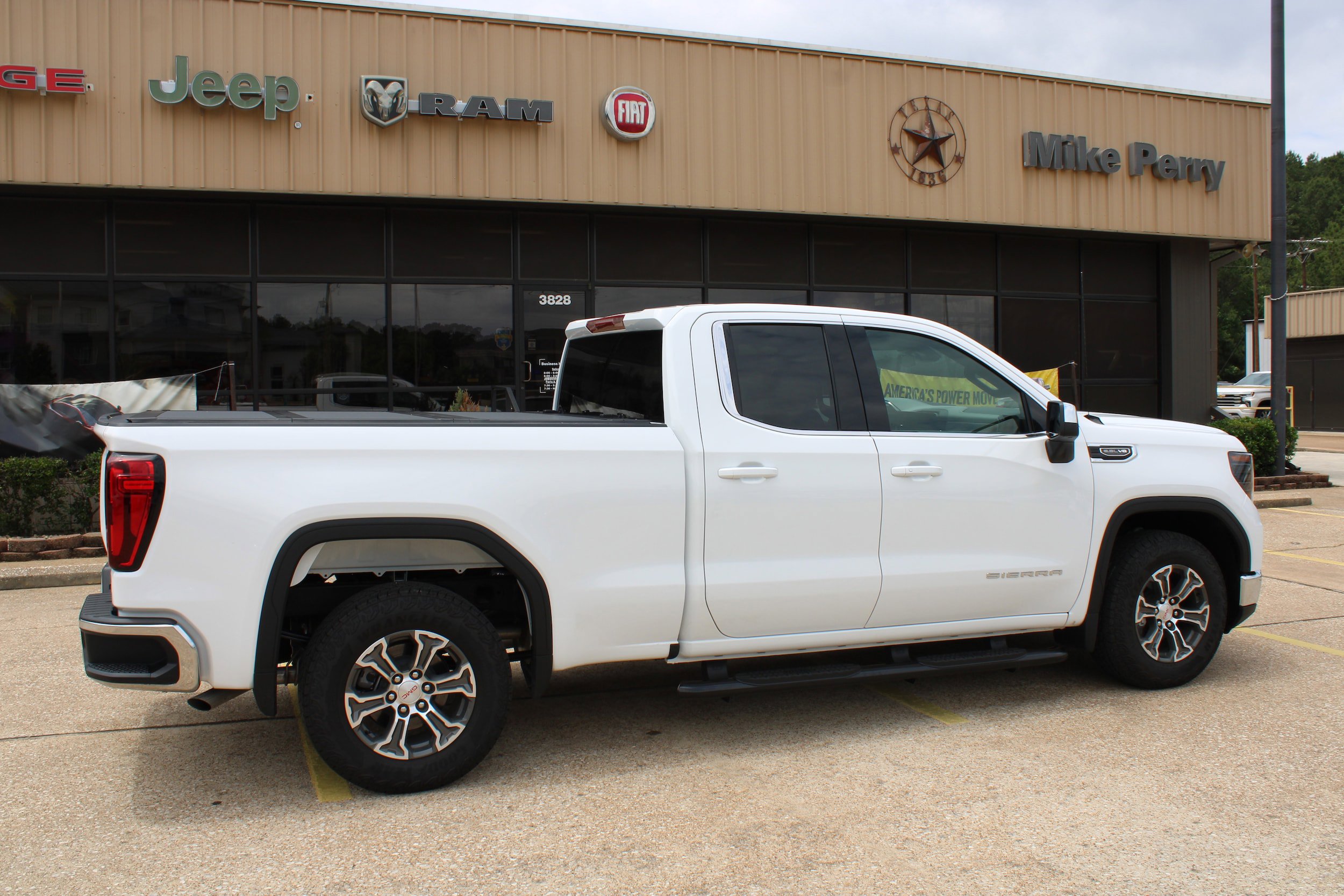 Used 2026 GMC Sierra 1500 SLE RWD image 6