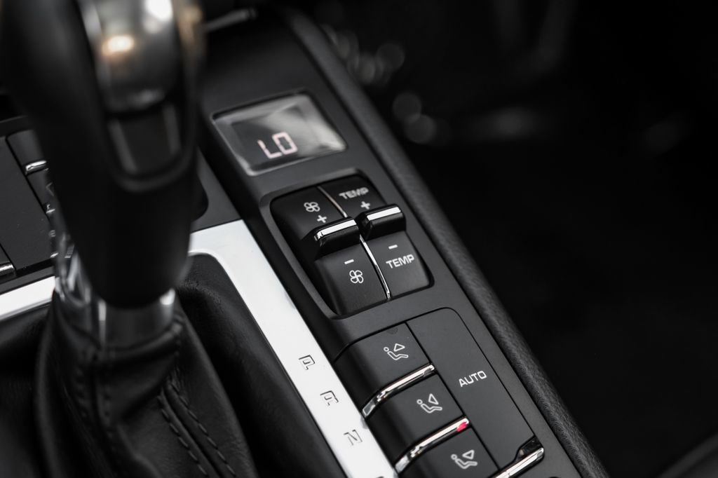 Used 2020 Porsche Macan image 28