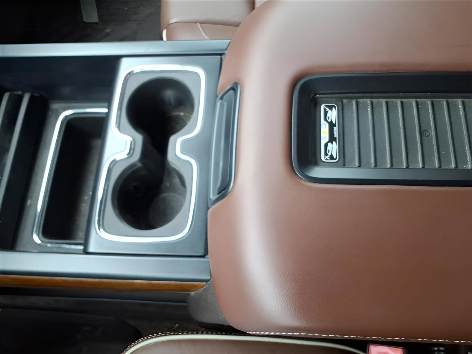 Used 2016 Chevrolet Silverado 1500 High Country image 26