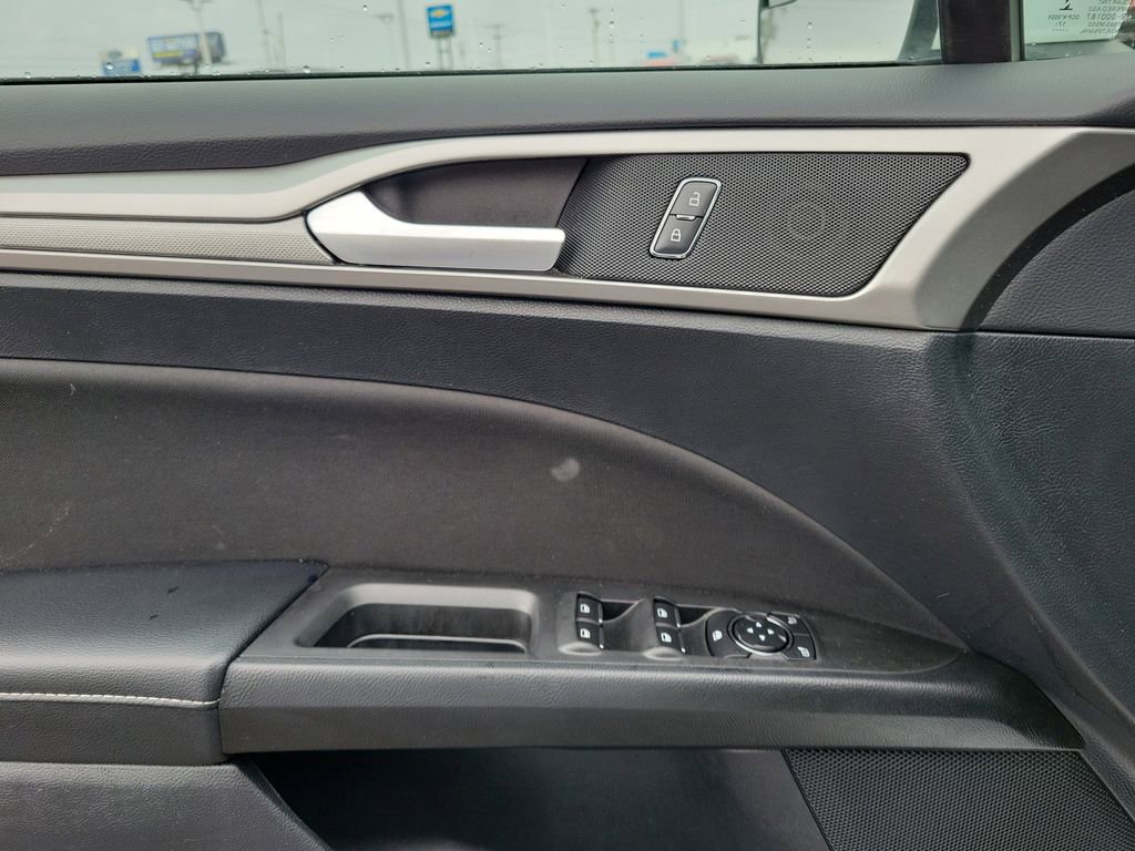 Certified 2018 Ford Fusion SE w/ Fusion SE Technology Package image 20
