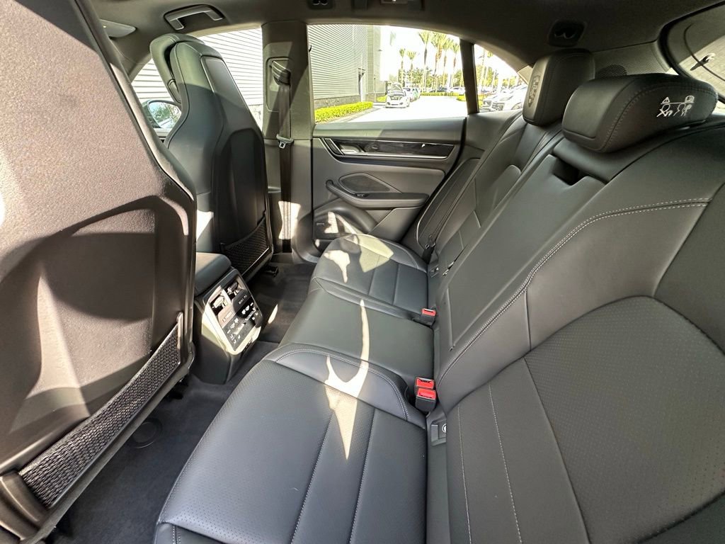 Used 2025 Porsche Macan Electric image 35