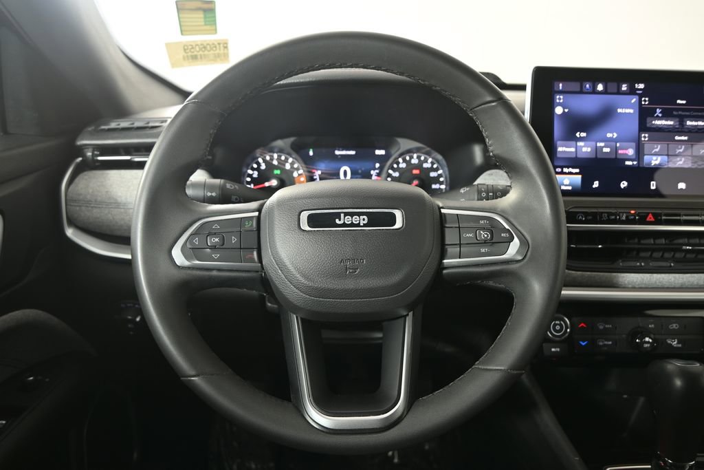Used 2024 Jeep Compass Latitude image 33
