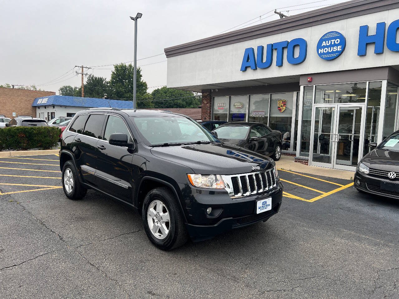 Used 2012 Jeep Grand Cherokee Laredo w/ Laredo E Group AWD/4WD image 3