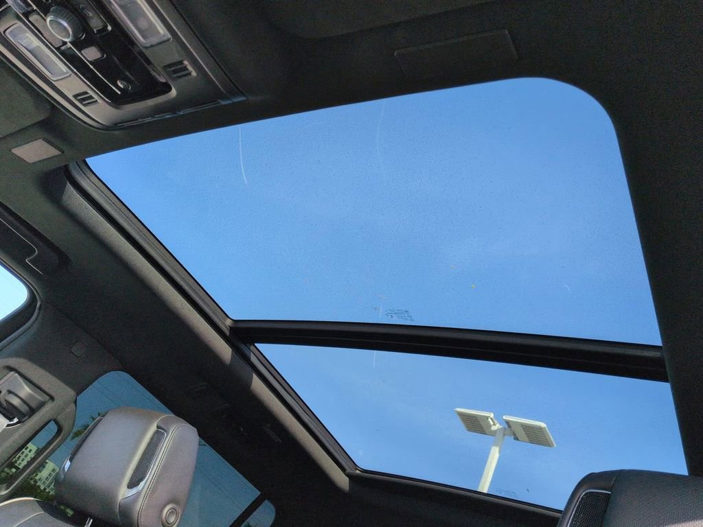 Certified 2025 Cadillac Escalade ESV Premium Luxury image 11