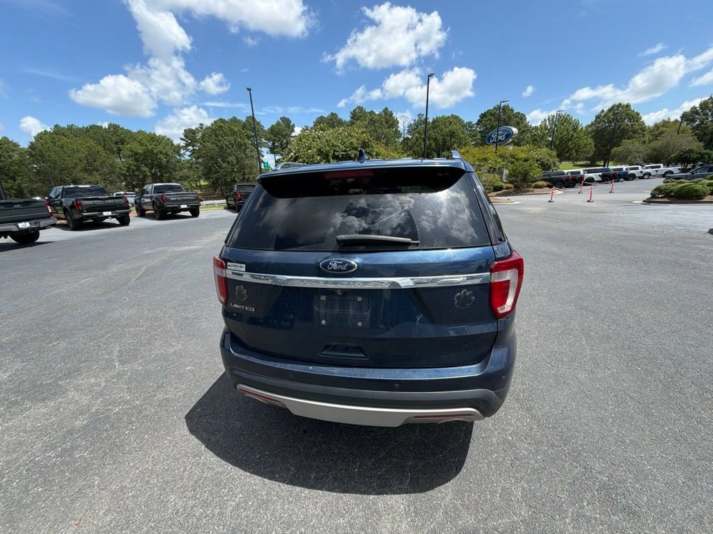 Used 2017 Ford Explorer Limited w/ Equipment Group 301A FWD image 4