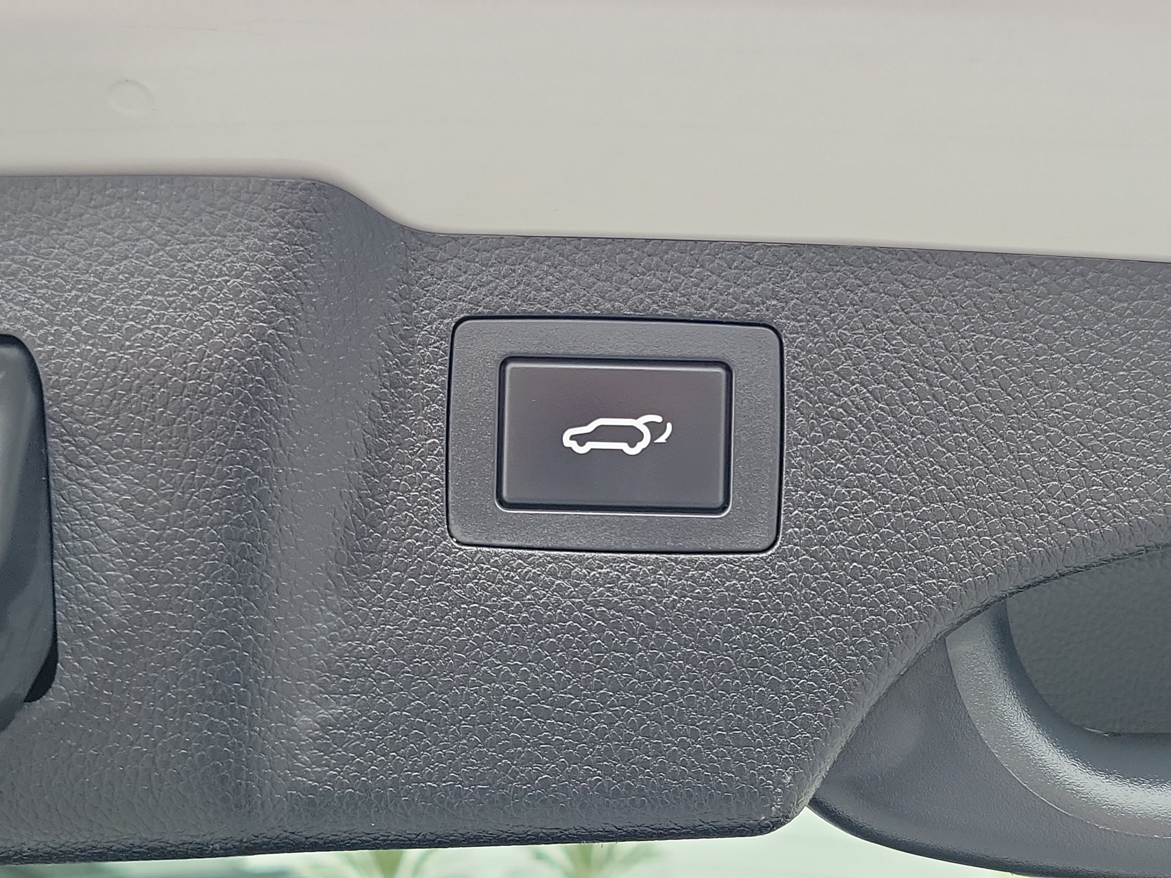 Used 2015 Hyundai Santa Fe Sport 2.0T w/ Option Group 05 FWD image 19