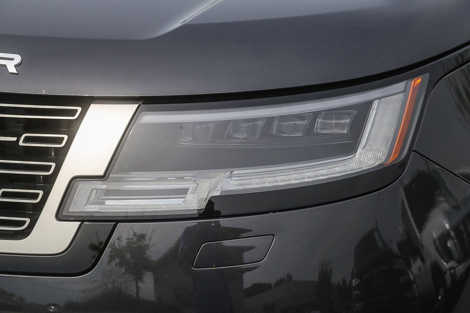 Used 2023 Land Rover Range Rover Autobiography image 7