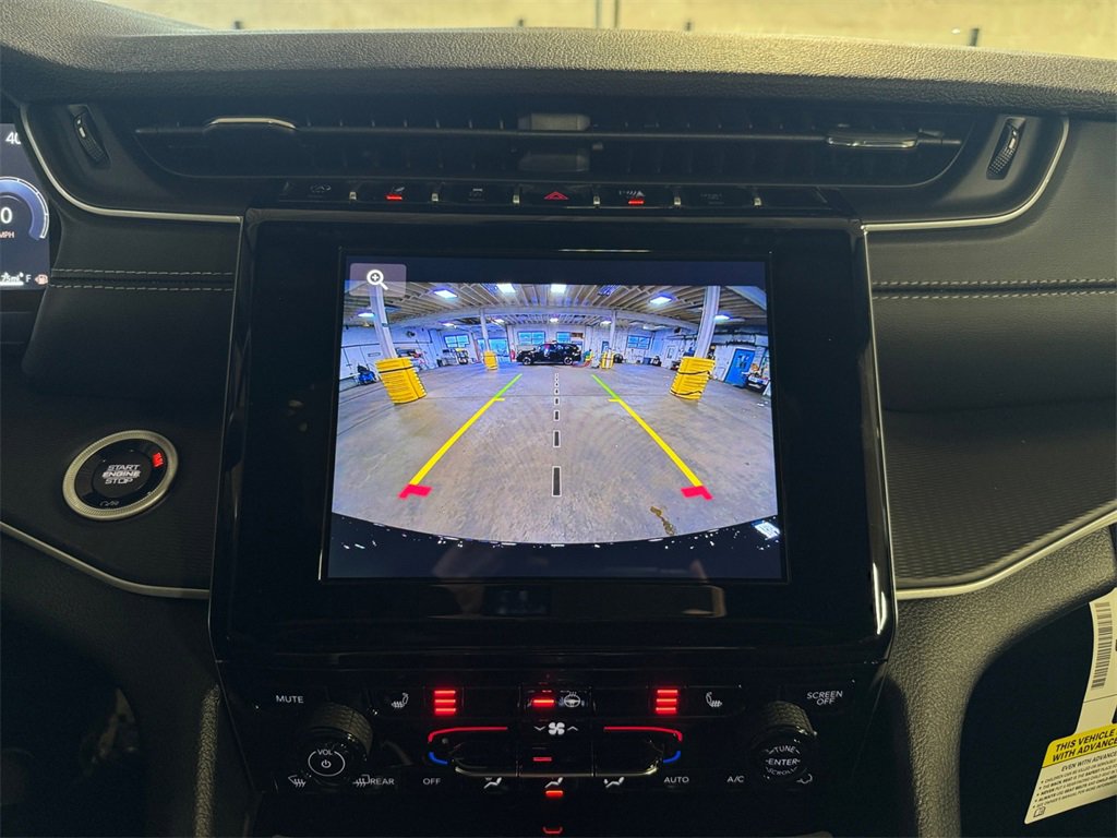 New 2025 Jeep Grand Cherokee Altitude image 18