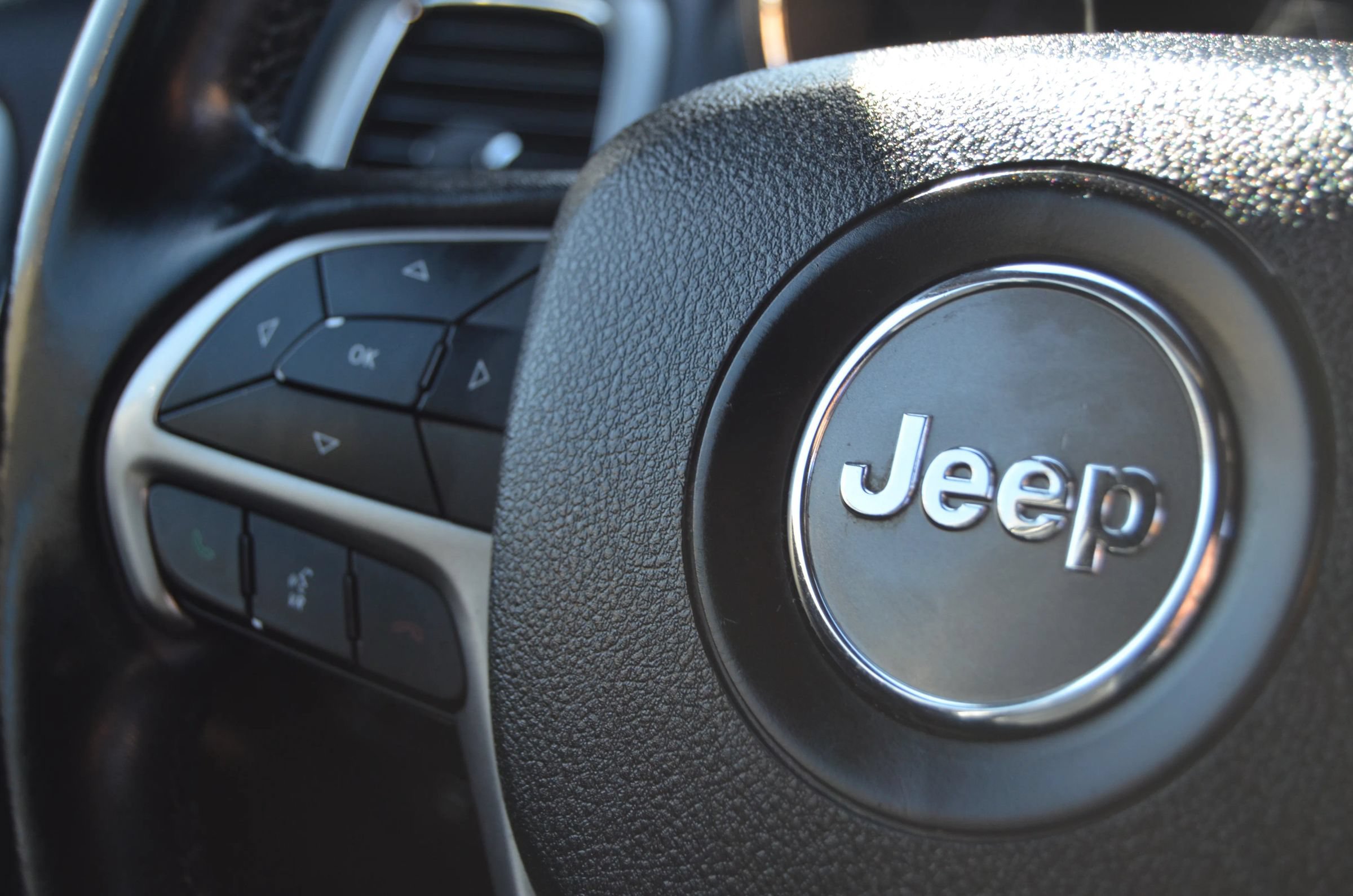 Used 2018 Jeep Grand Cherokee Limited RWD image 37