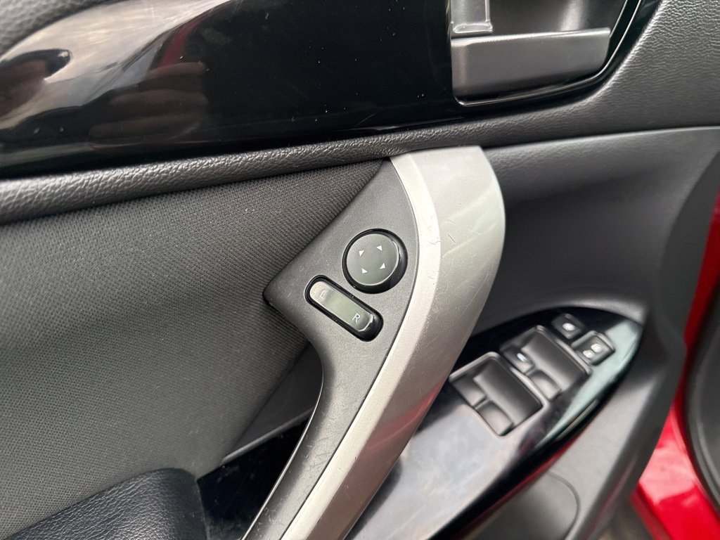 Used 2020 Mitsubishi Eclipse Cross LE image 13