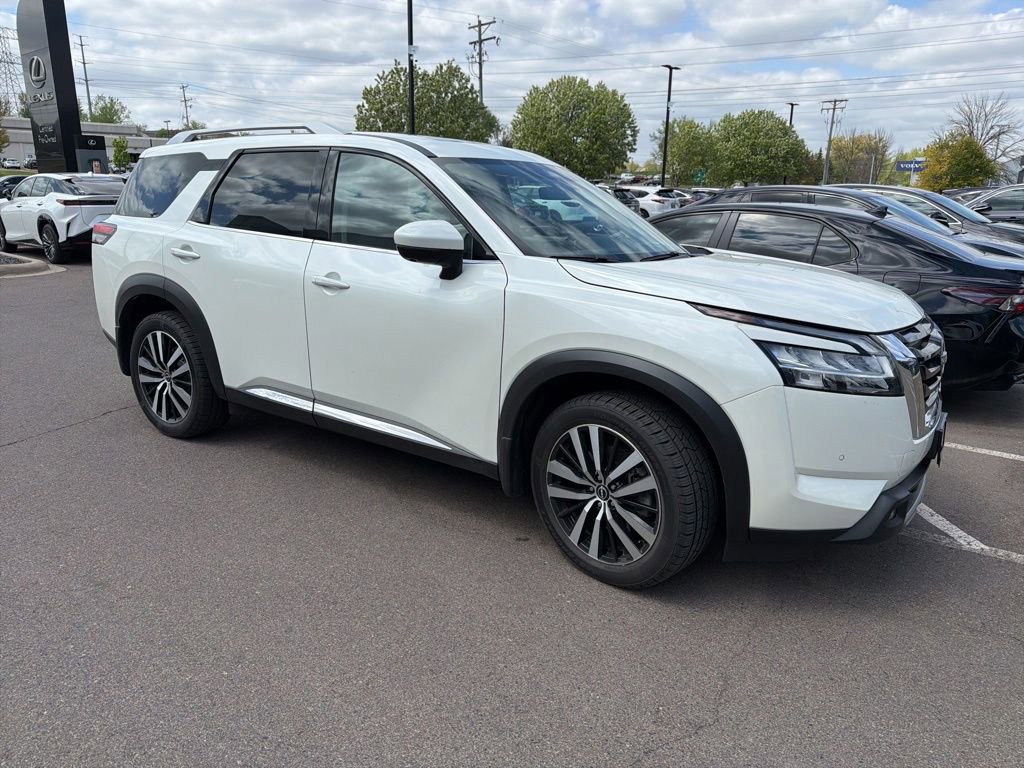 Used 2024 Nissan Pathfinder Platinum AWD/4WD image 9