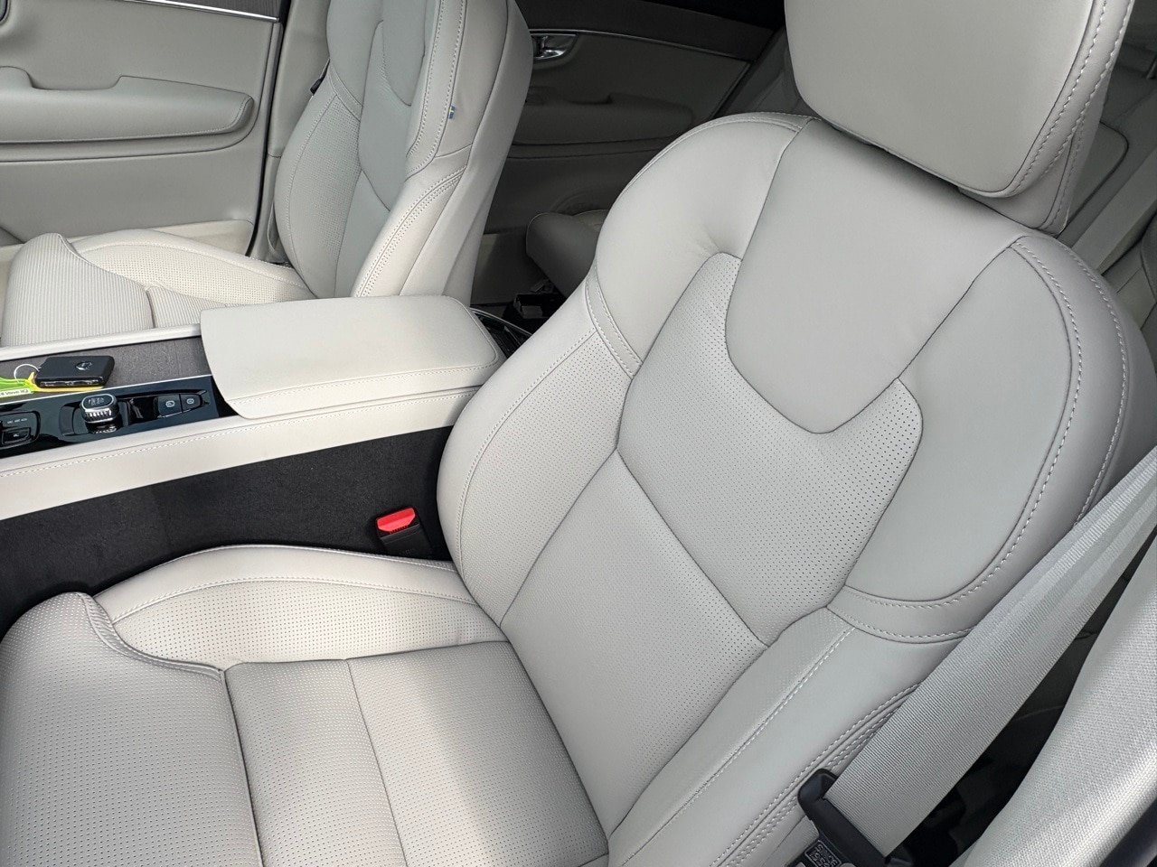 New 2026 Volvo XC90 B6 Ultra w/ Protection Package AWD/4WD image 16