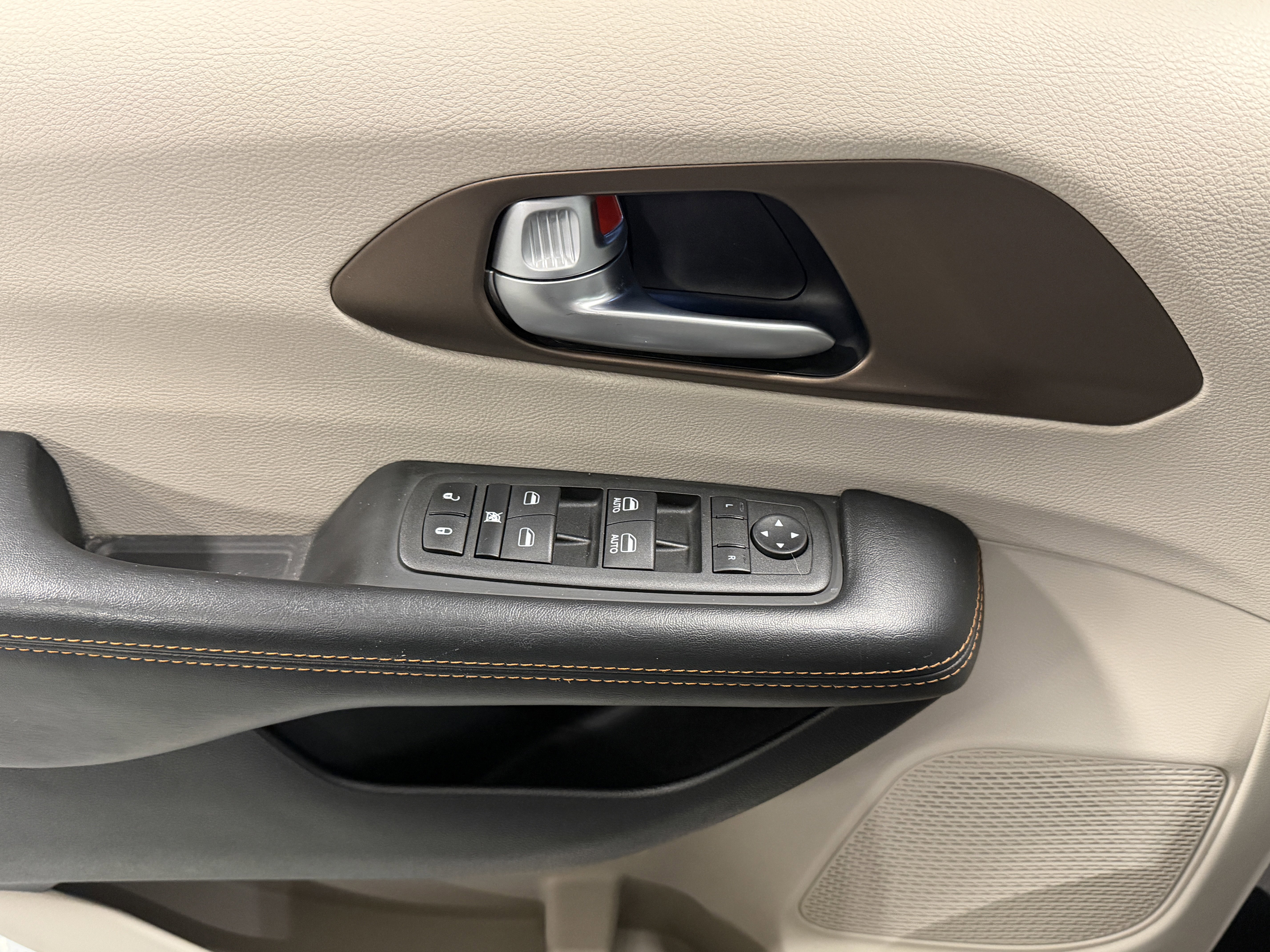 Used 2017 Chrysler Pacifica Touring w/ Tire & Wheel Group image 17