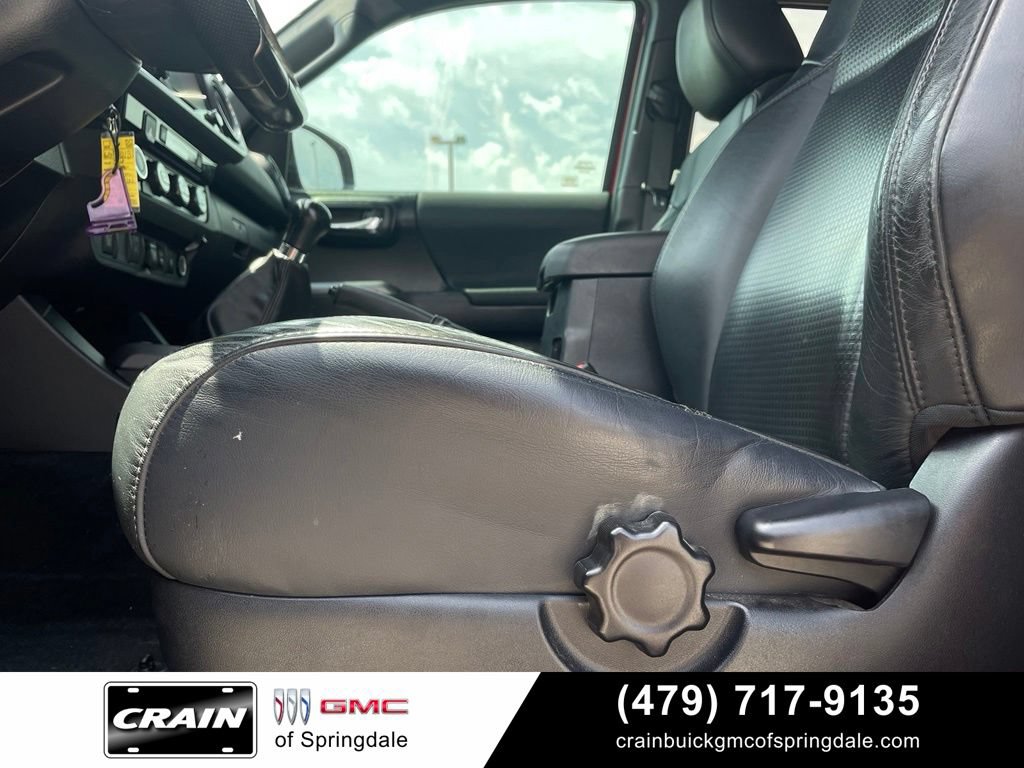 Used 2018 Toyota Tacoma TRD Sport w/ TRD Premium Sport Package AWD/4WD image 10