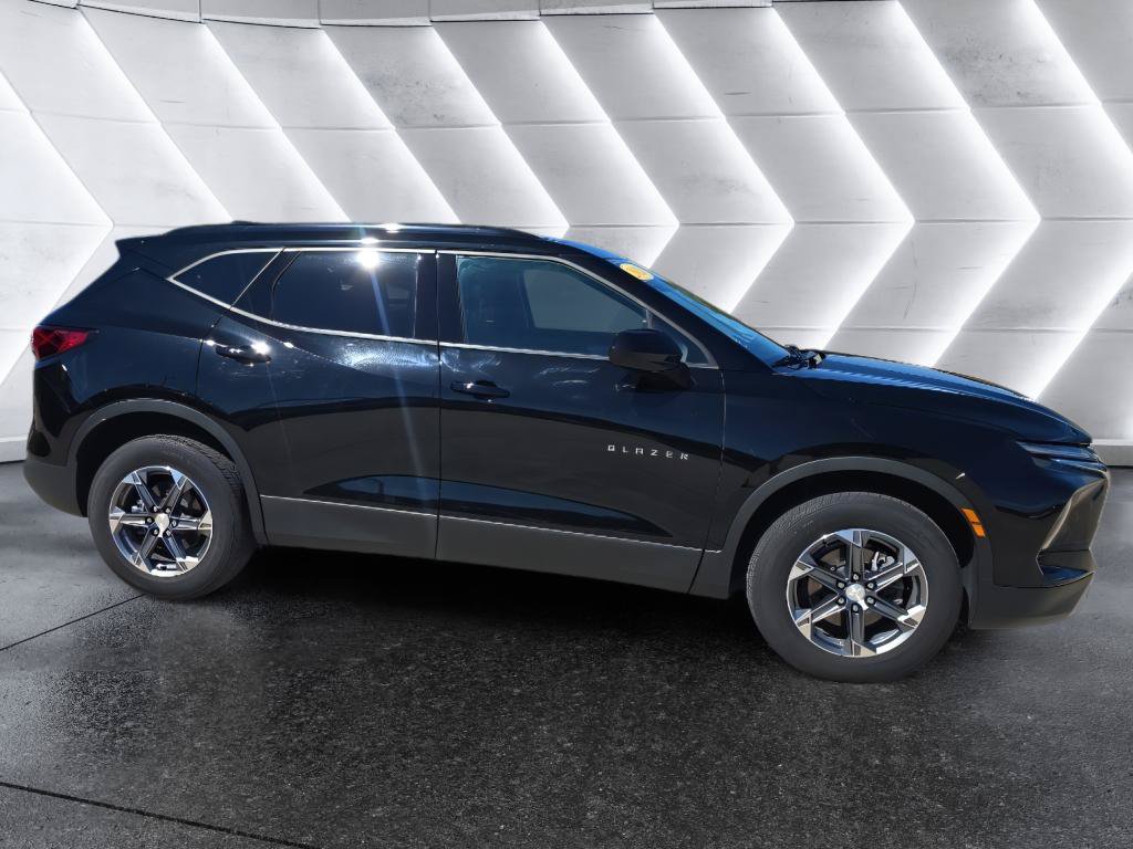 Used 2024 Chevrolet Blazer LT w/ Convenience Package FWD image 4