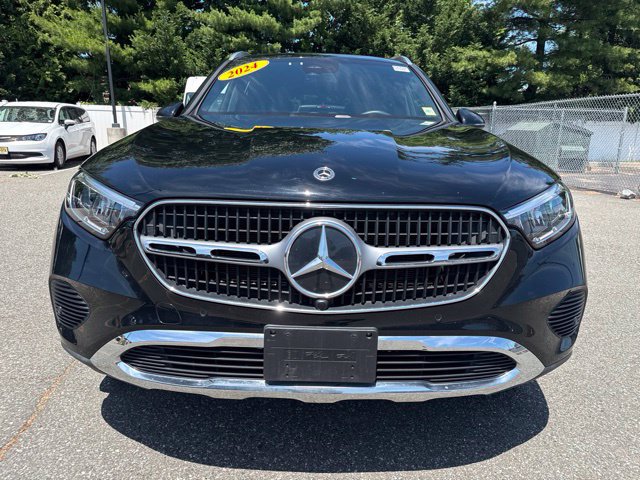 Used 2024 Mercedes-Benz GLC 300 4MATIC image 2