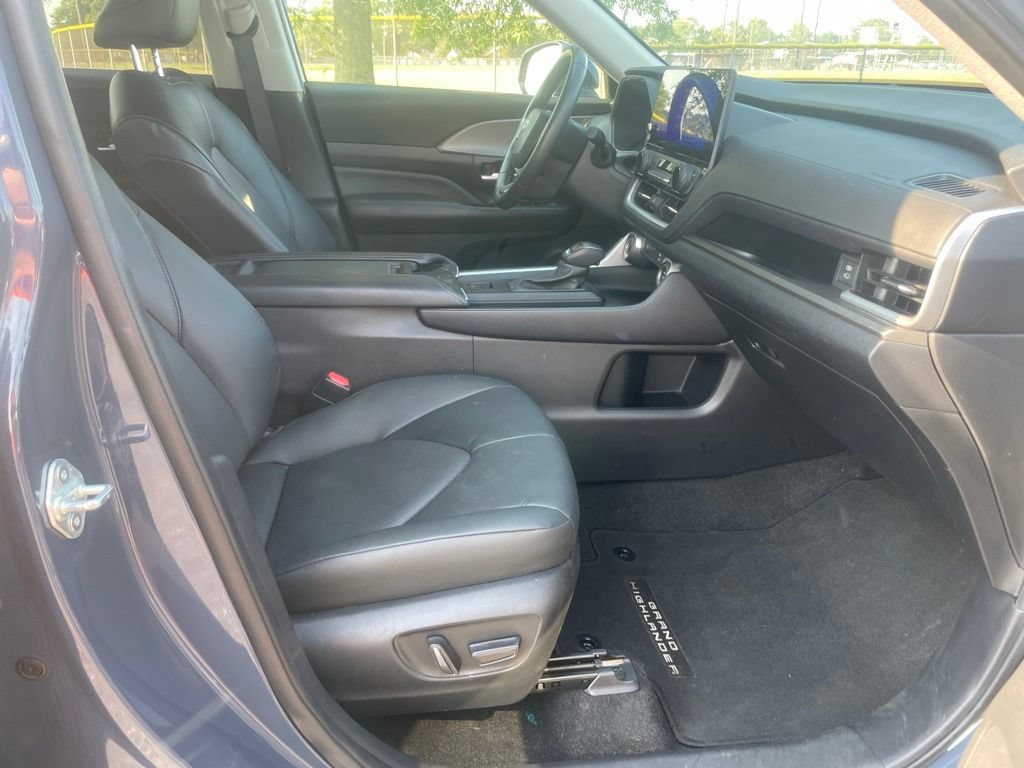 Used 2024 Toyota Grand Highlander FWD image 16