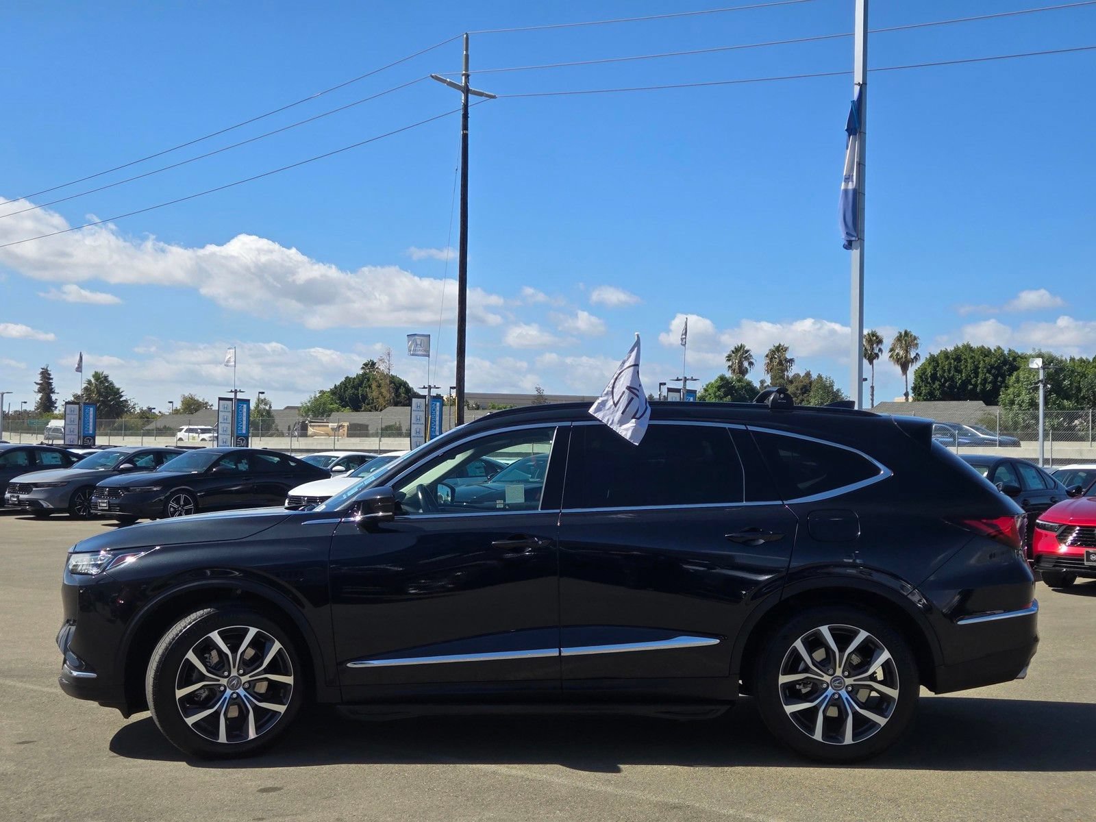 Used 2023 Acura MDX w/ Technology Package FWD image 4