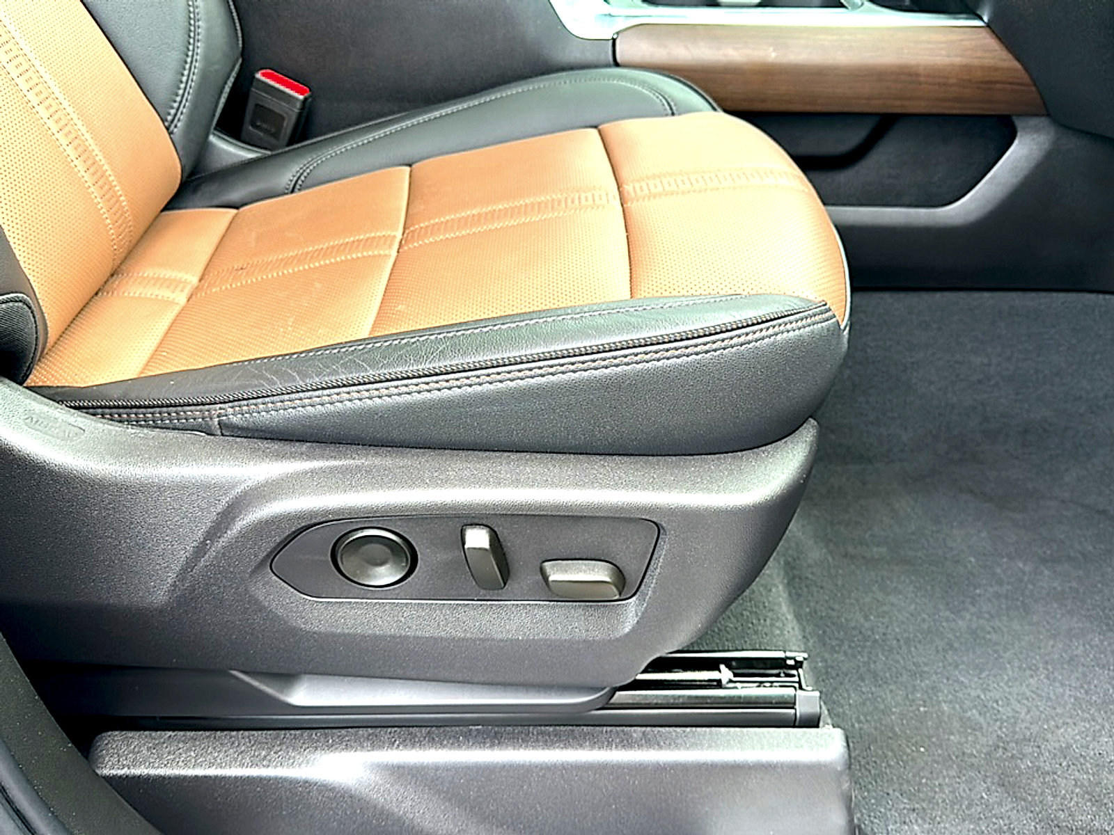 Used 2024 Chevrolet Silverado 1500 High Country w/ High Country Premium Package image 26