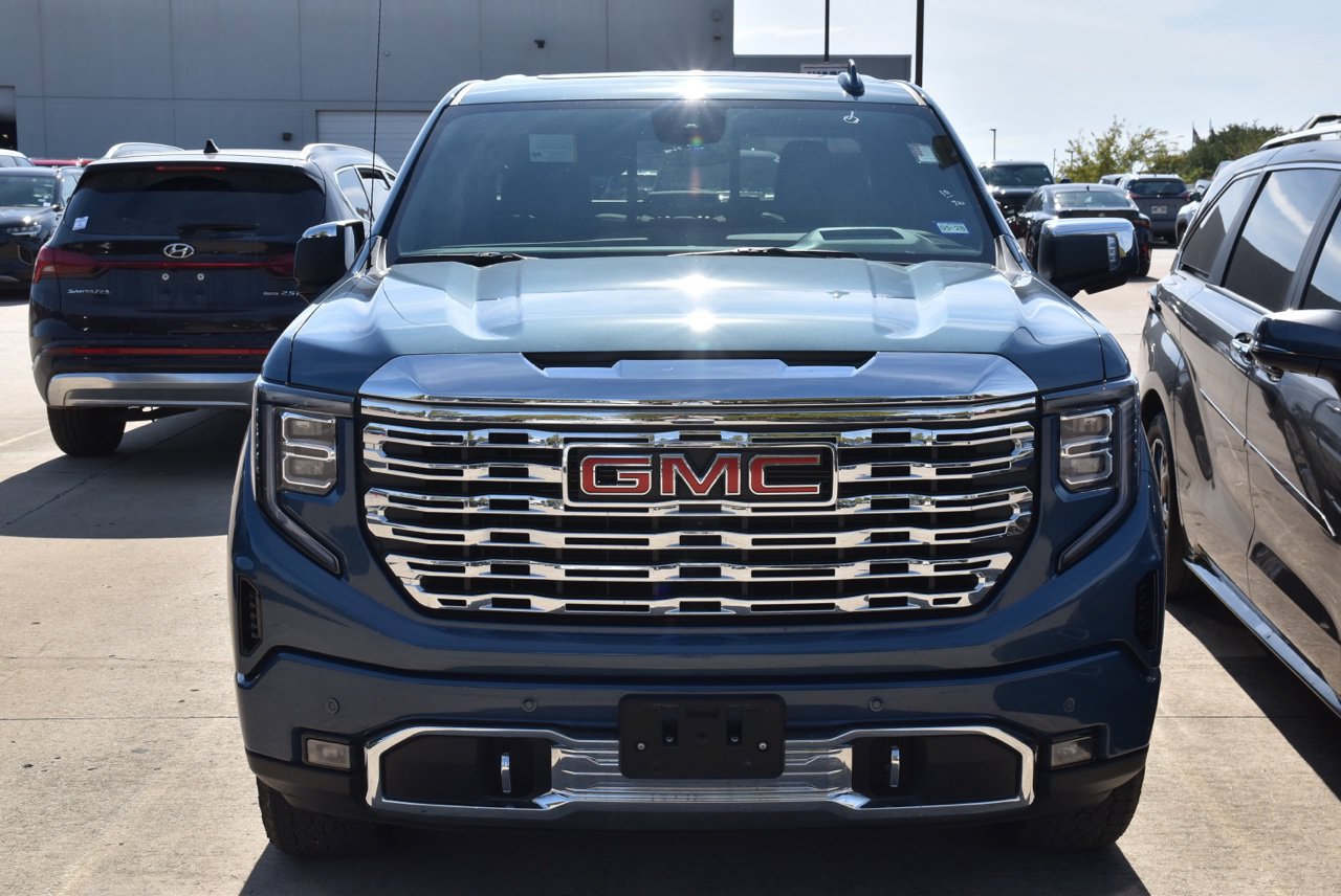 Used 2026 GMC Sierra 1500 Denali w/ Technology Package AWD/4WD image 3