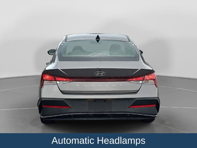 Used 2024 Hyundai Elantra SEL FWD image 5