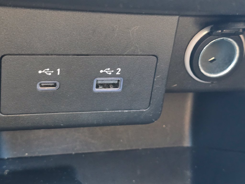 Used 2023 Nissan Kicks SR FWD image 27