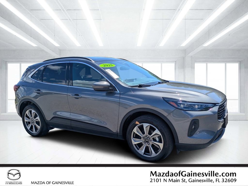 Used 2025 Ford Escape Platinum AWD/4WD image 1