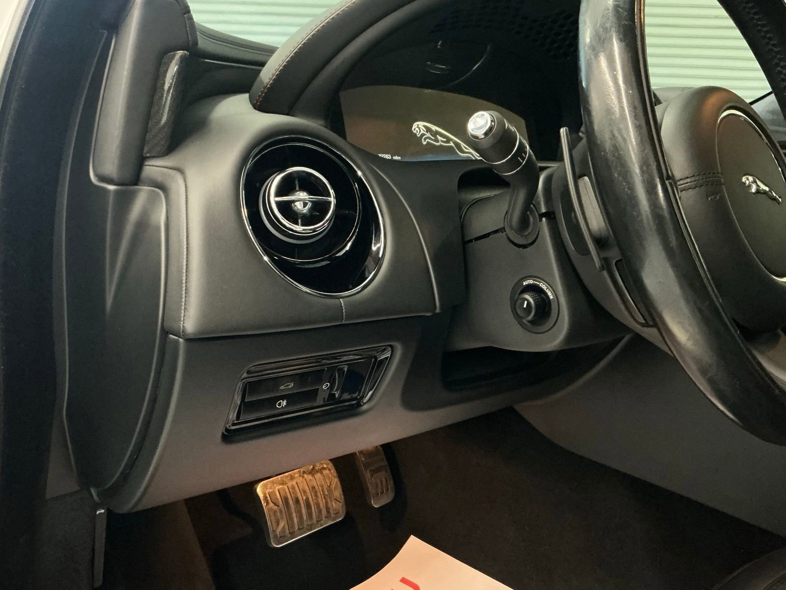 Used 2015 Jaguar XJ R LWB image 21