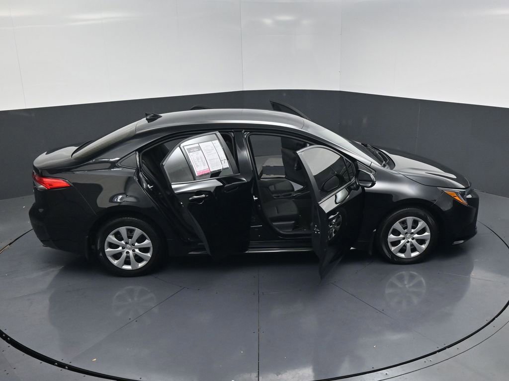 Used 2025 Toyota Corolla LE image 23