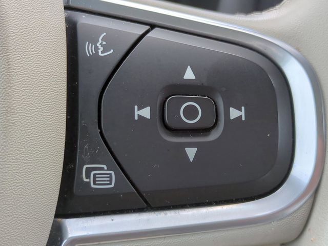 Used 2020 Volvo XC60 T5 Momentum w/ Protection Package Premier image 23