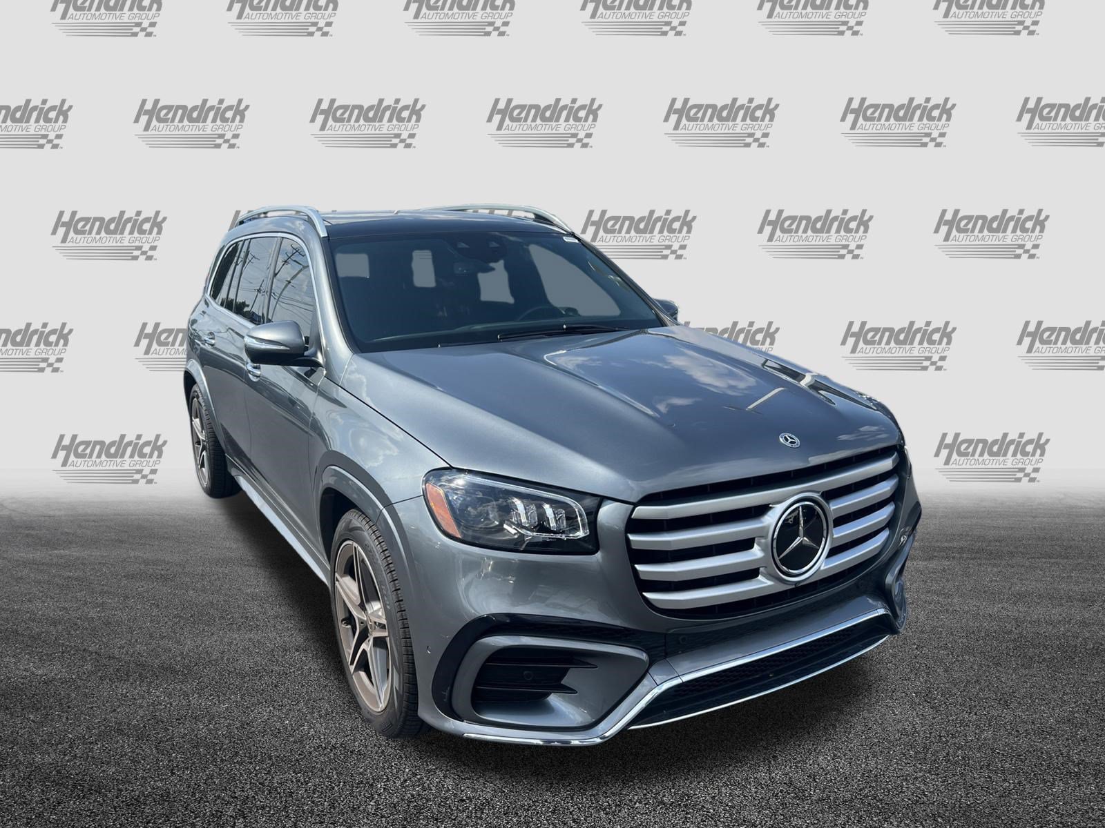 Used 2024 Mercedes-Benz GLS 450 4MATIC w/ AMG Line Exterior image 2