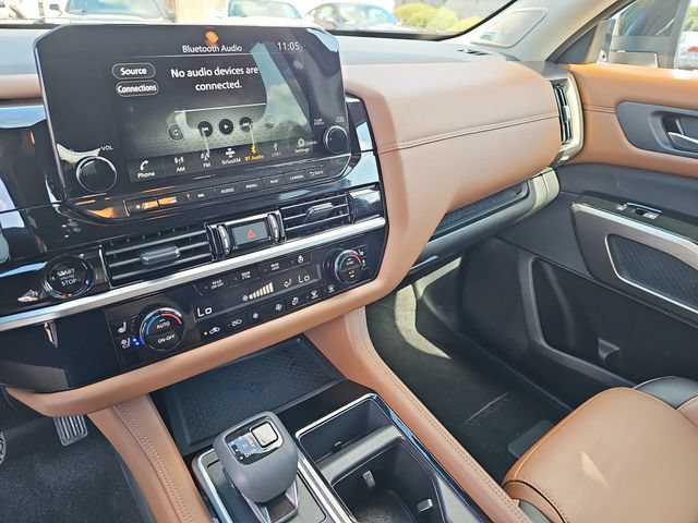 Used 2025 Nissan Pathfinder Platinum FWD image 23