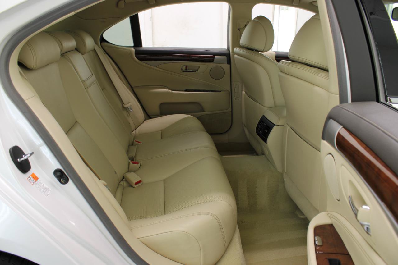 Used 2016 Lexus LS 460 w/ Comfort Package RWD image 44