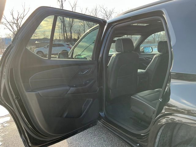 Used 2023 Chevrolet Traverse Premier w/ Redline Edition image 18