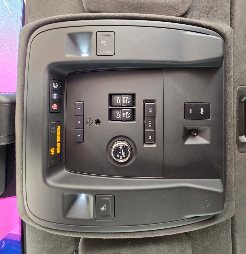 Used 2019 Cadillac Escalade ESV Platinum image 37