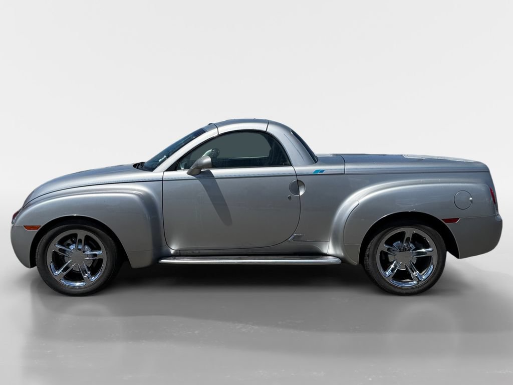 Used 2005 Chevrolet SSR w/ Preferred Equipment Group RWD image 2