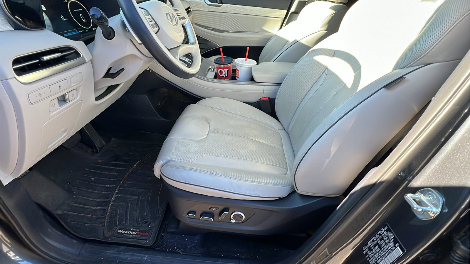 Used 2024 Hyundai Palisade Calligraphy image 16