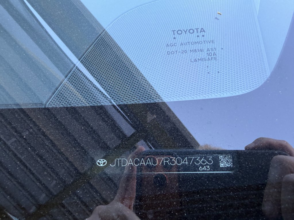 Used 2024 Toyota Prius XLE image 39